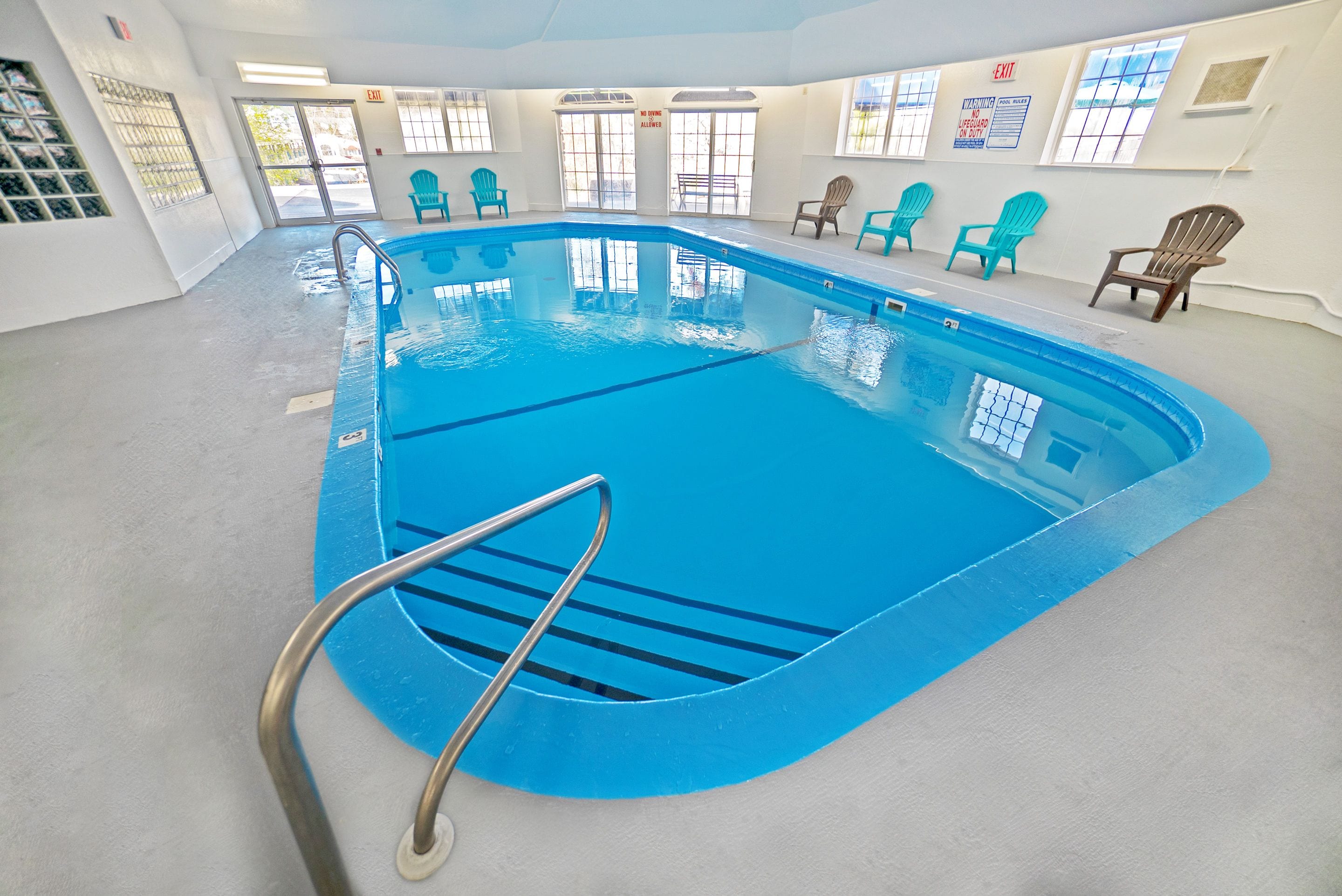 2 indoor pools, pool loungers