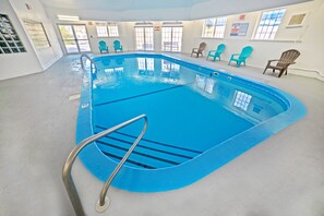 2 indoor pools, open 7:00 AM to 10:00 PM, sun loungers - The Stone Castle Hotel & Conference Center (Branson)