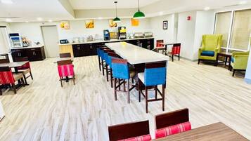 Free daily continental breakfast