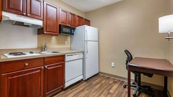 Deluxe-Studio, 1 Queen-Bett und Schlafsofa, Nichtraucher | Eigene Küche