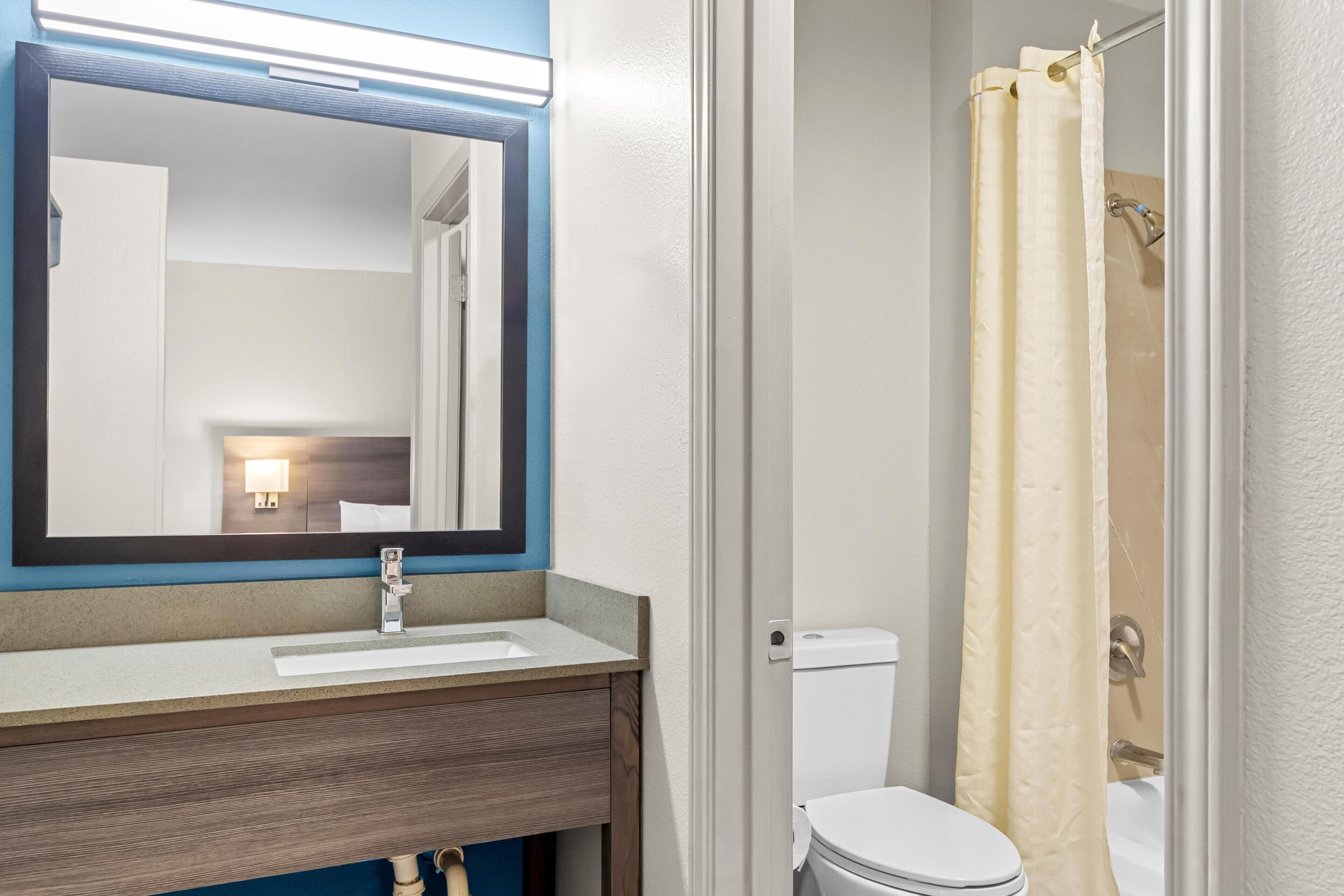 Studio Suite, 1 Queen Bed, Non Smoking | Bathroom | Combined shower/tub, free toiletries, hair dryer, towels