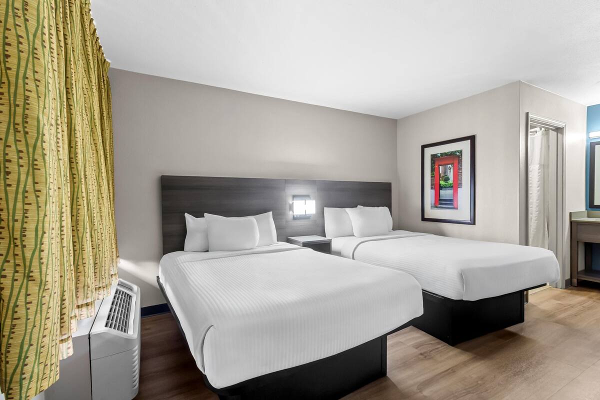Desk, iron/ironing board, free WiFi, bed sheets