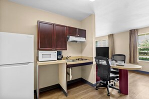 Suite, 1 Queen Bed, Accessible, Non Smoking | Desk, iron/ironing board, WiFi (free), bed sheets - Sonesta Simply Suites Stafford (Stafford)