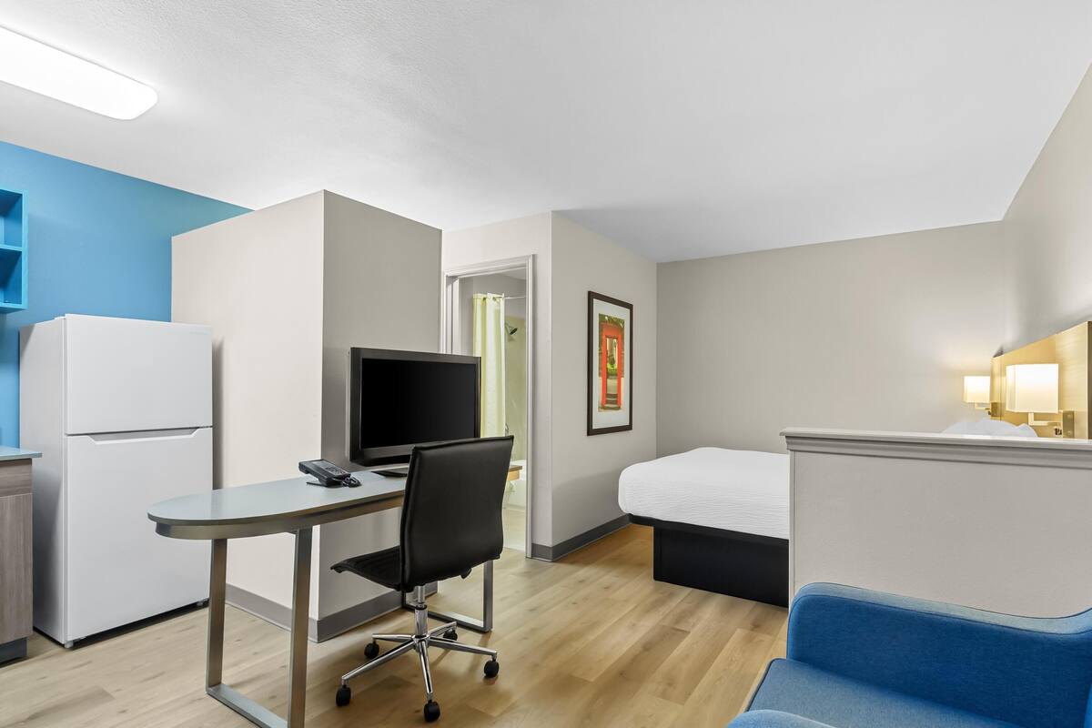 Desk, iron/ironing board, free WiFi, bed sheets