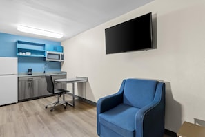 Desk, iron/ironing board, free WiFi, bed sheets - Sonesta Simply Suites Stafford (Stafford)