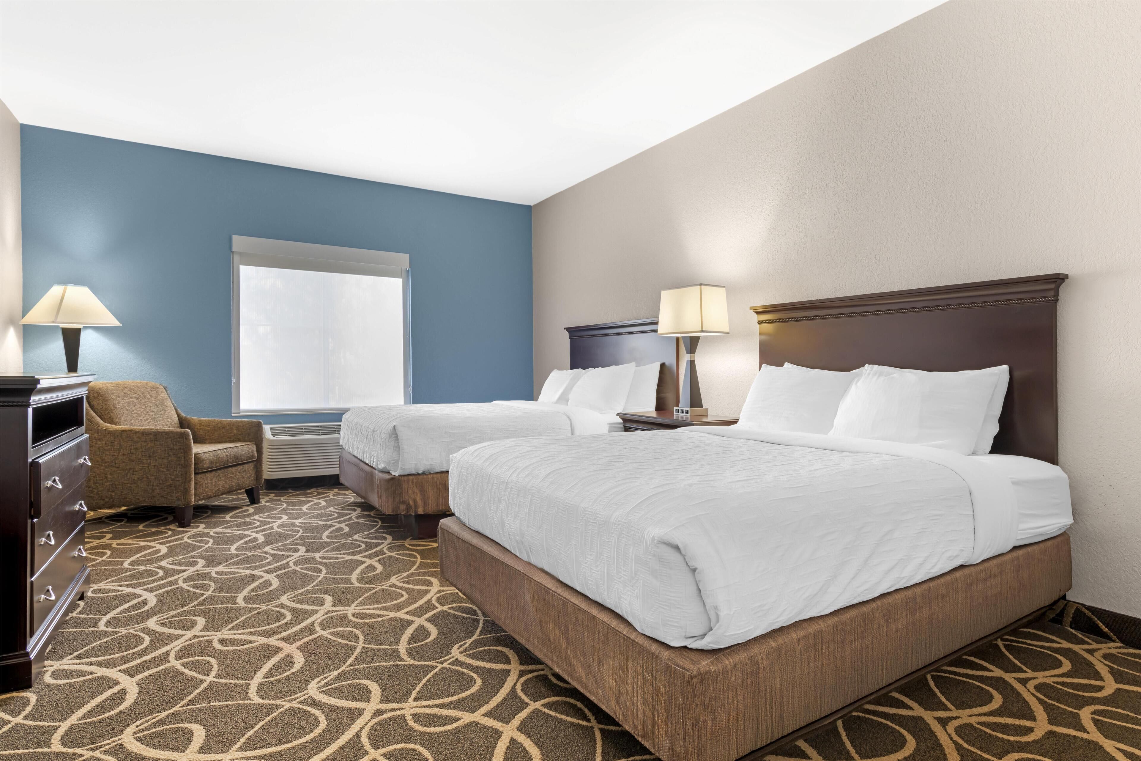 Safe på rommet, strykejern/-brett og barnesenger (inkludert)