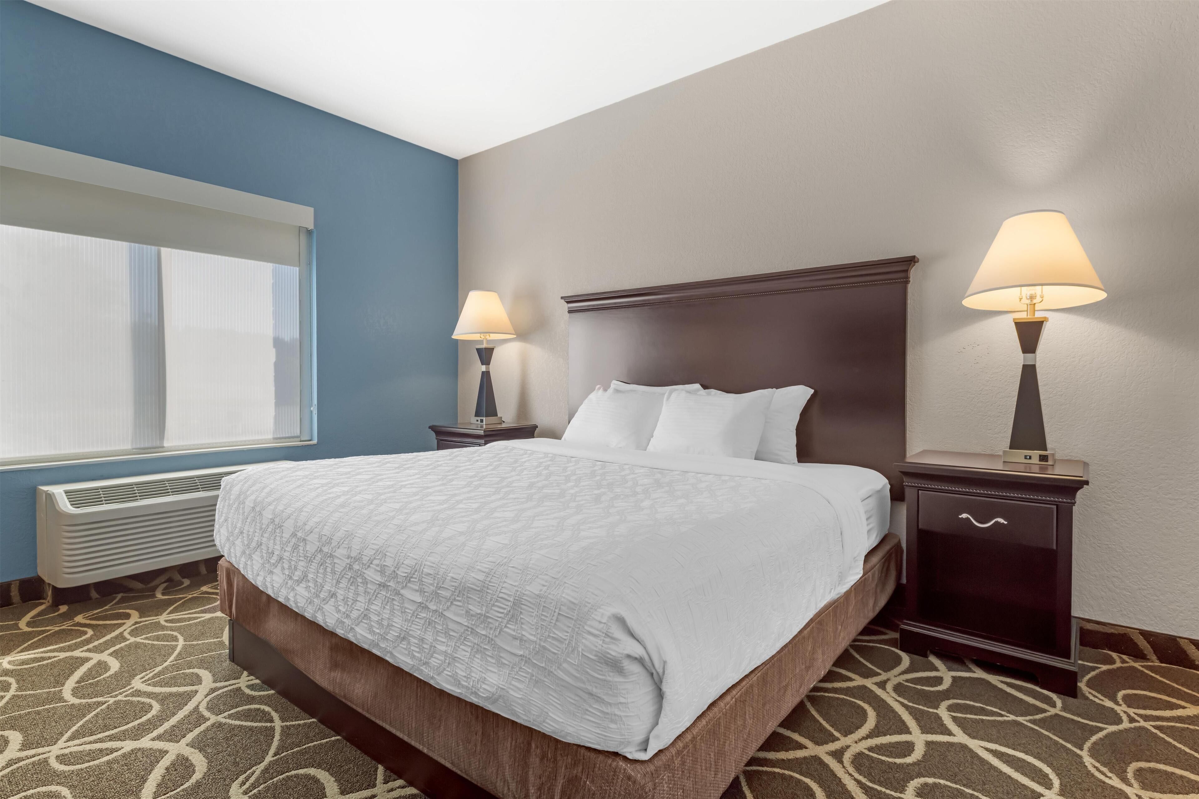 Safe på rommet, strykejern/-brett og barnesenger (inkludert)