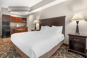 Standard Room, 1 King Bed, Non Smoking, Kitchenette