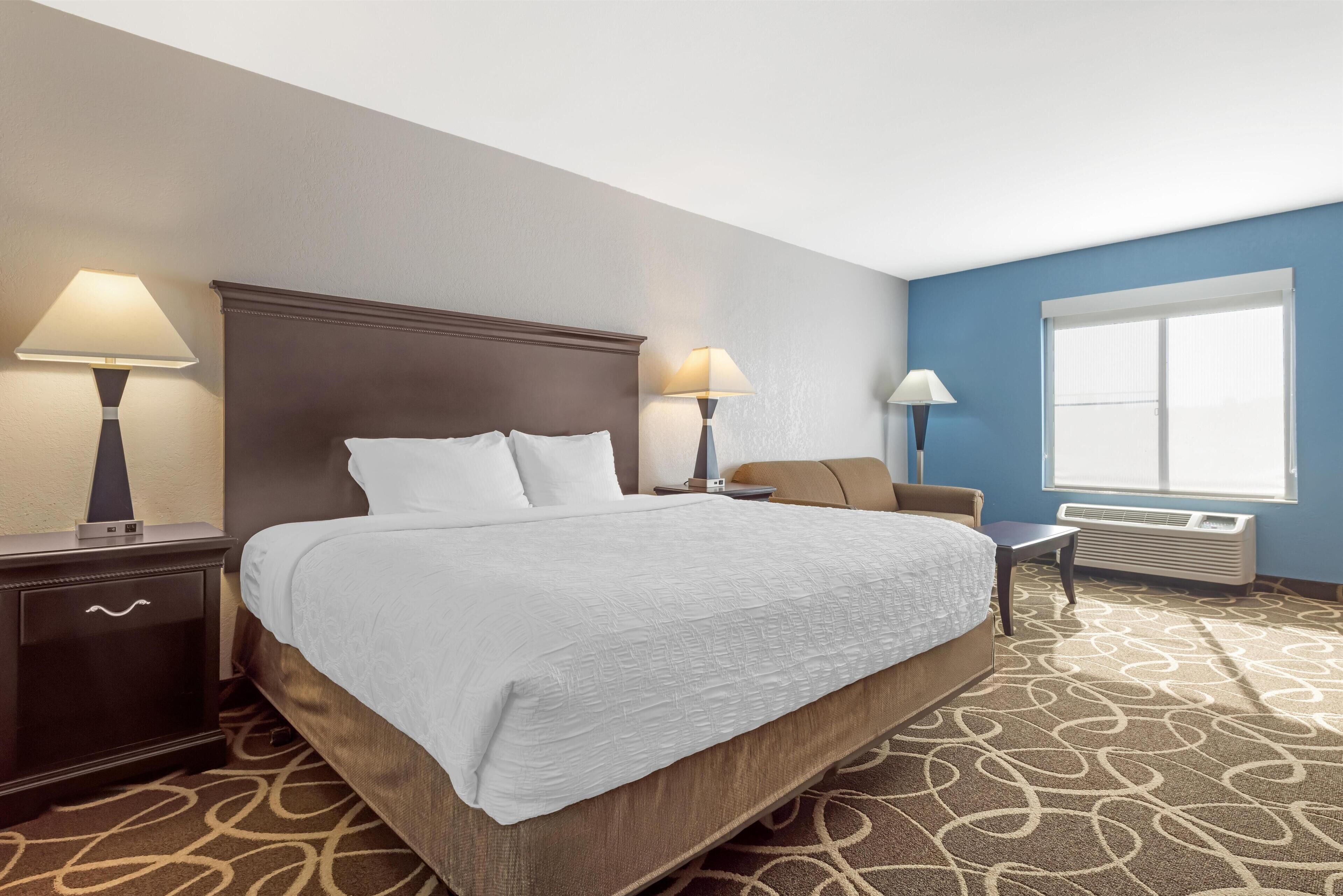 Safe på rommet, strykejern/-brett og barnesenger (inkludert)