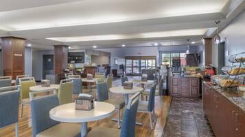 Desayuno buffet incluido todos los días