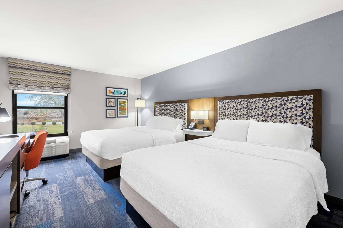 1 bedroom, iron/ironing board, free wired internet, bed sheets