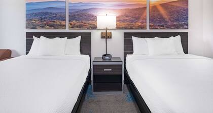 Days Inn by Wyndham Hamilton