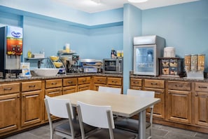Free daily continental breakfast