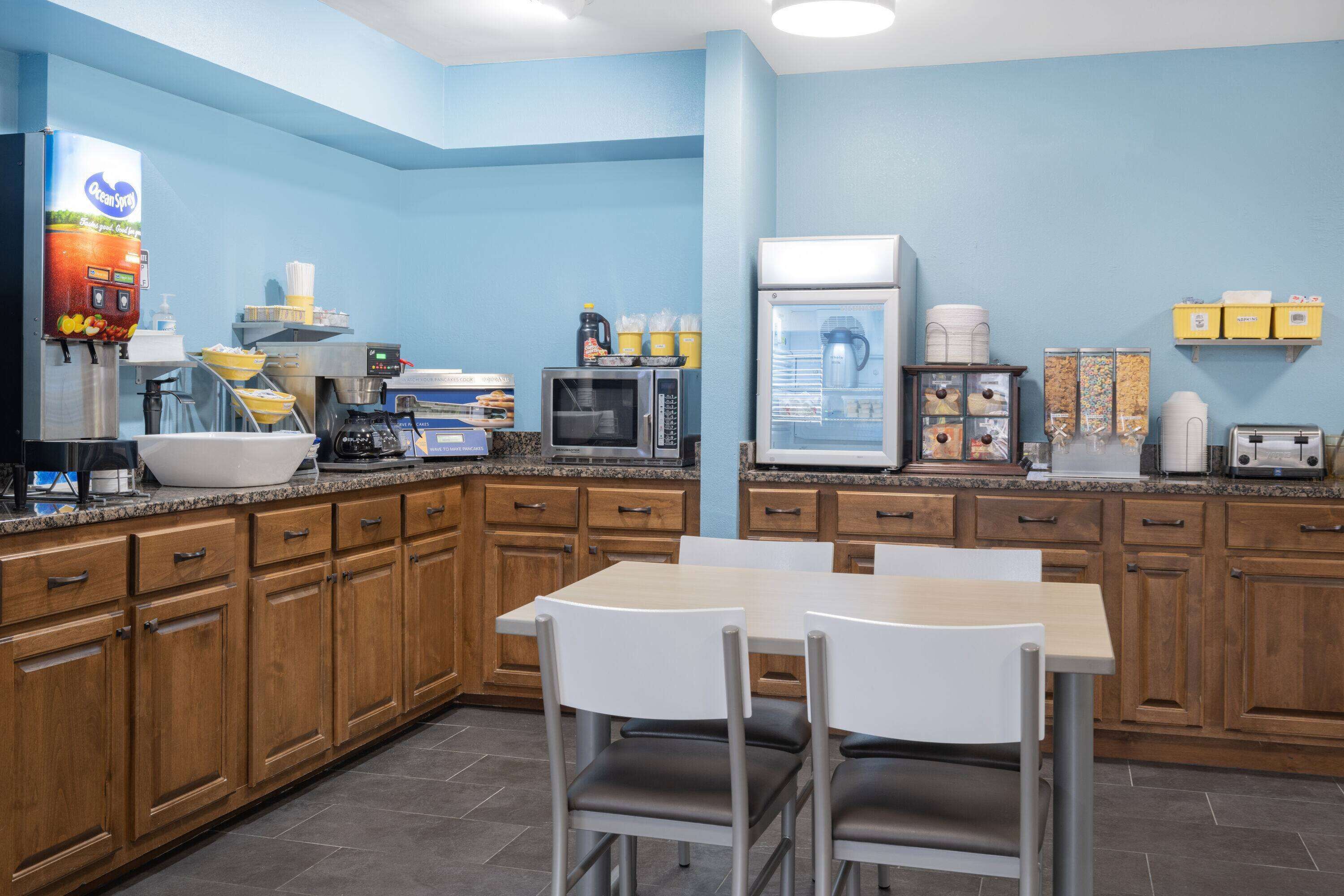 Free daily continental breakfast