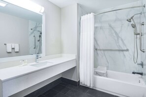 Salle de bain accessible aux personnes à mobilité réduite