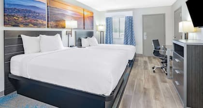 Days Inn by Wyndham Hamilton