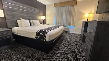 1 kamar tidur, setrika/meja setrika, dan tempat tidur lipat/tambahan