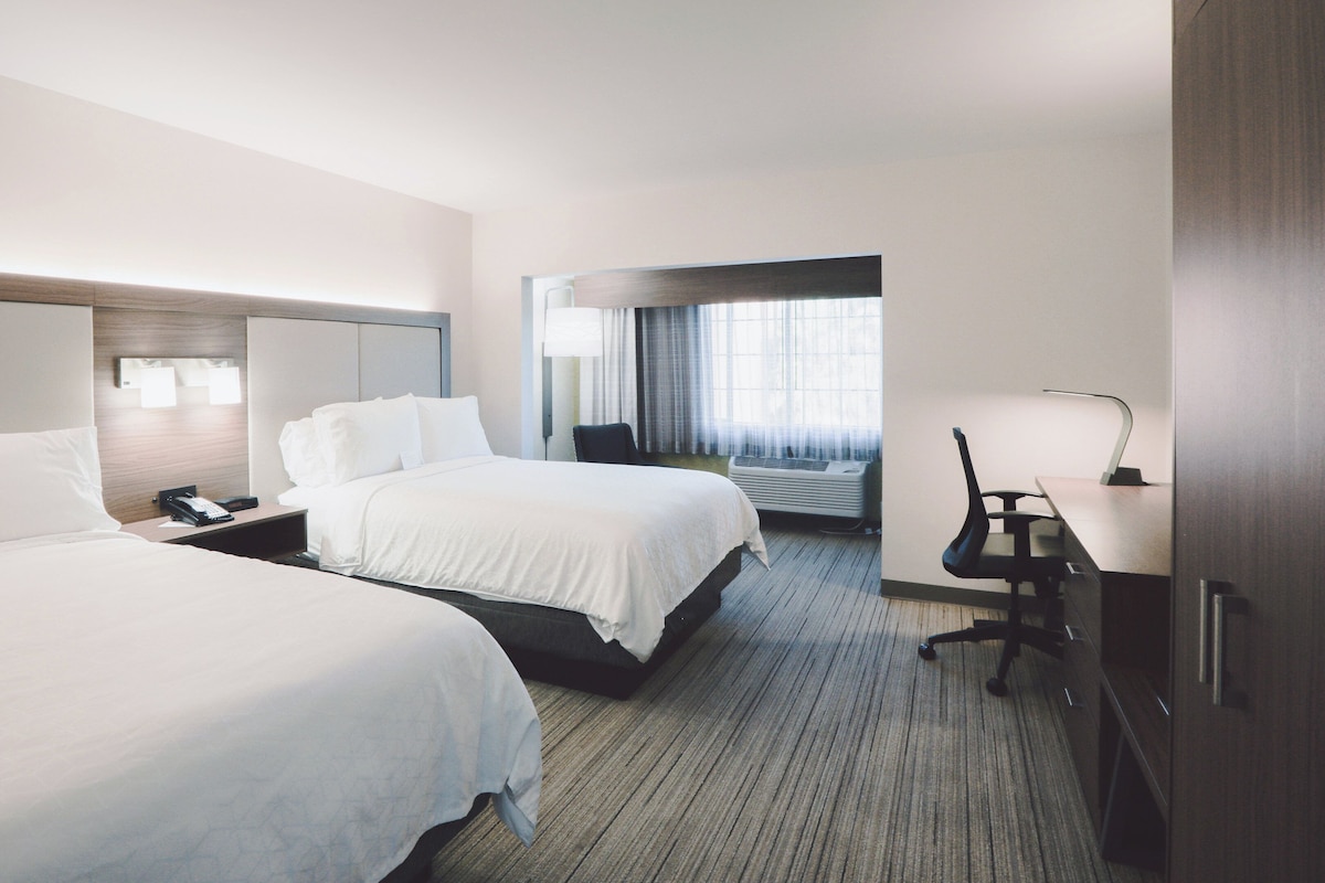 Standard Room, 2 Queen Beds | Hypo-allergenic bedding available, in-room safe, desk, blackout drapes
