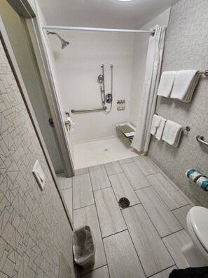 Standard Room, 1 King Bed, Accessible (Mobility, Roll in Shower) | Bathroom | Combined shower/tub, free toiletries, hair dryer, towels - Holiday Inn Express Lompoc by IHG (Lompoc)