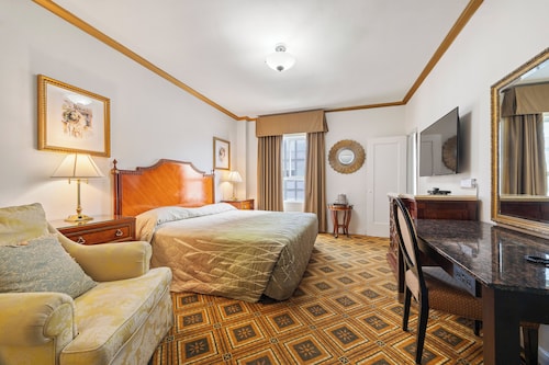 エンバシー ホテル