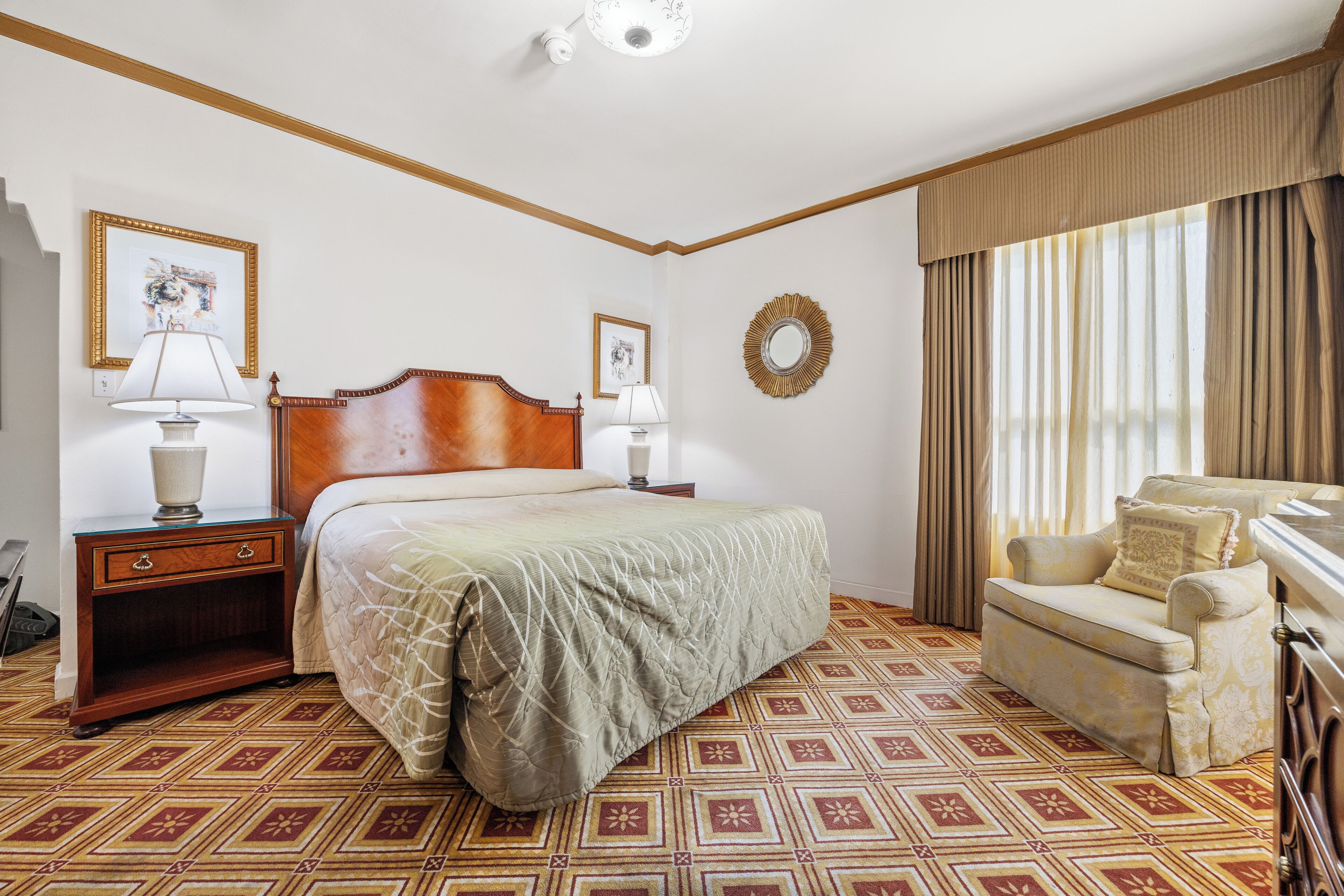 Room, 1 King Bed | Blackout drapes, iron/ironing board