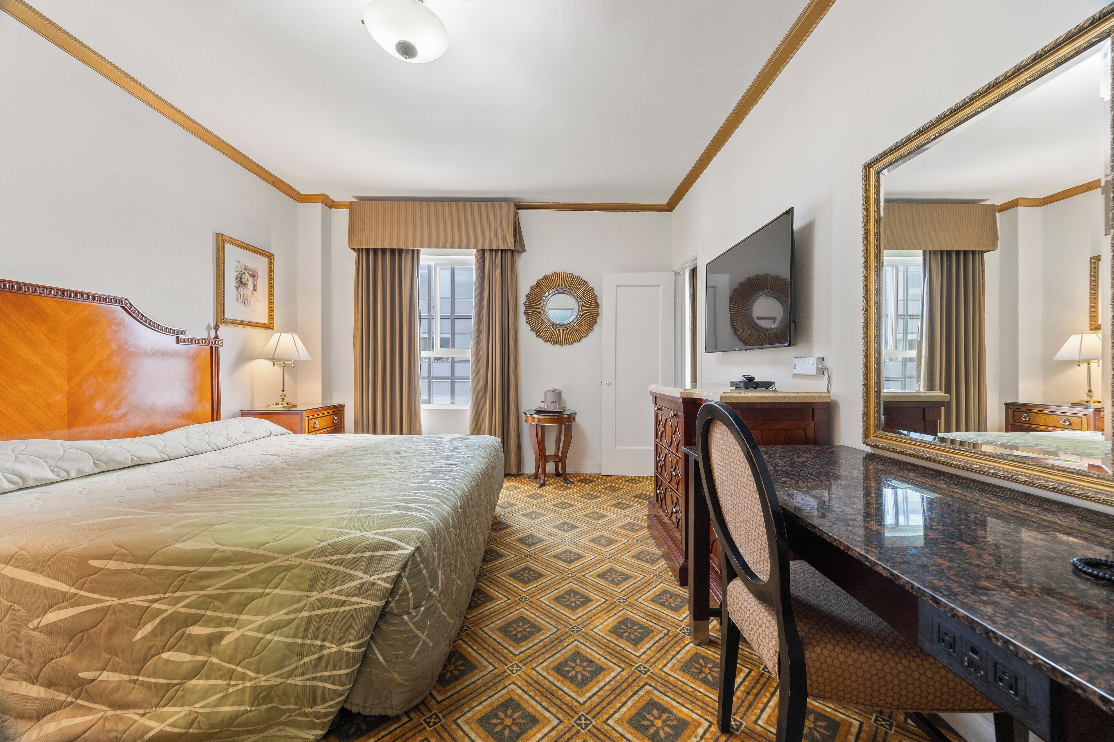 Cortinas blackout y tabla de planchar con plancha 