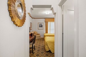 Doppelzimmer, 2 Doppelbetten | 1 Schlafzimmer, Verdunkelungsvorhänge, Bügeleisen/Bügelbrett