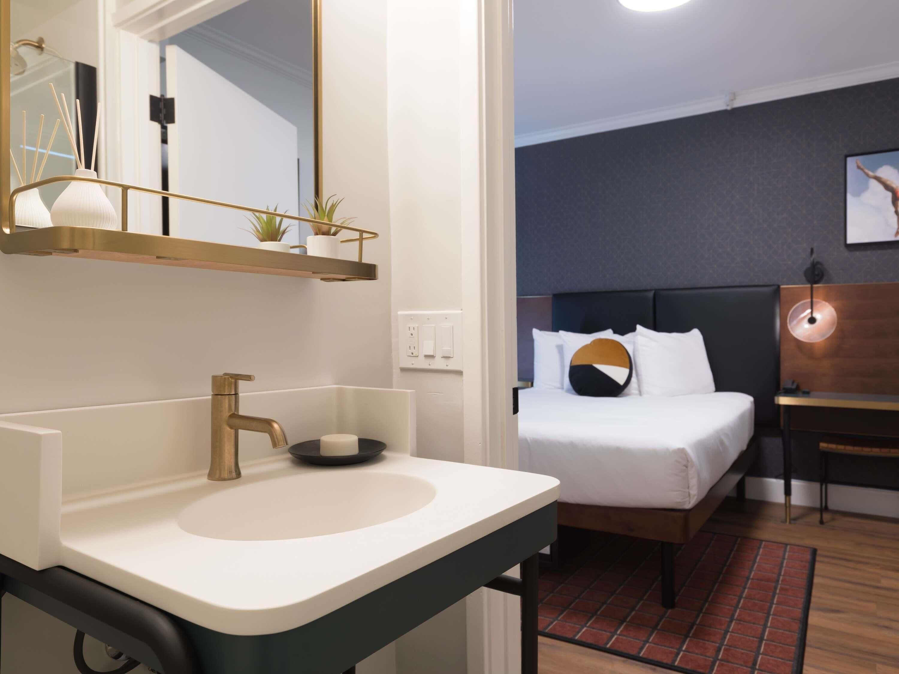 Bureau, espace de travail pour ordinateur portable