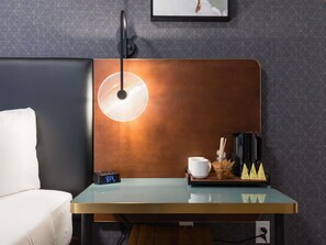 Deluxe Room, 1 Queen Bed