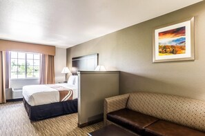 Suite, 1 King-Bett und Schlafsofa, Nichtraucher (2 Person Sofa bed) | Hochwertige Bettwaren, Schreibtisch, Bügeleisen/Bügelbrett