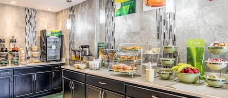 Inbegriffenes kontinentales Frühstück