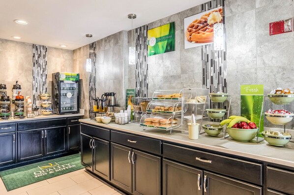 Free continental breakfast 