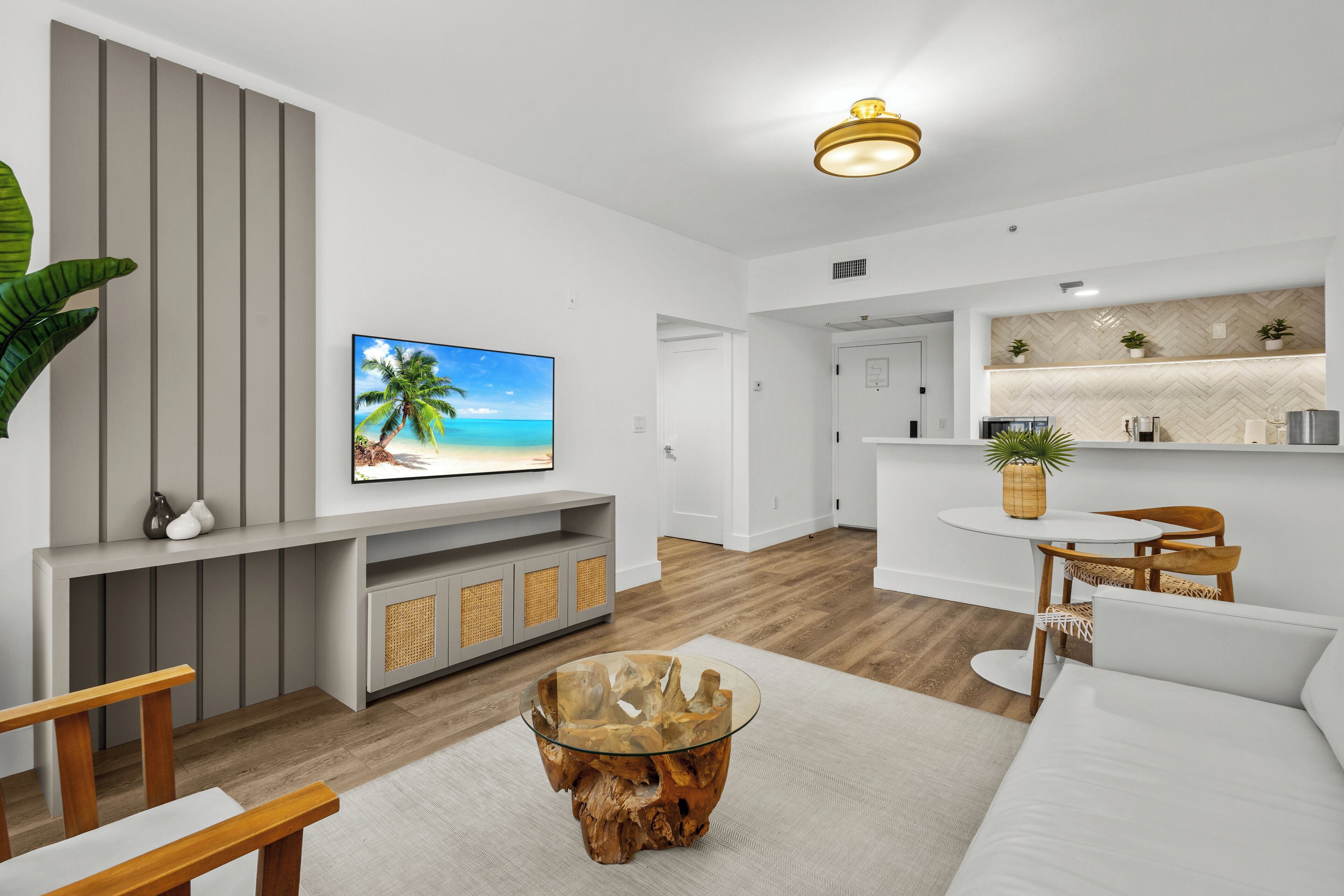 Room, 1 Bedroom, City View | Living area | Flat-screen TV, iPod dock