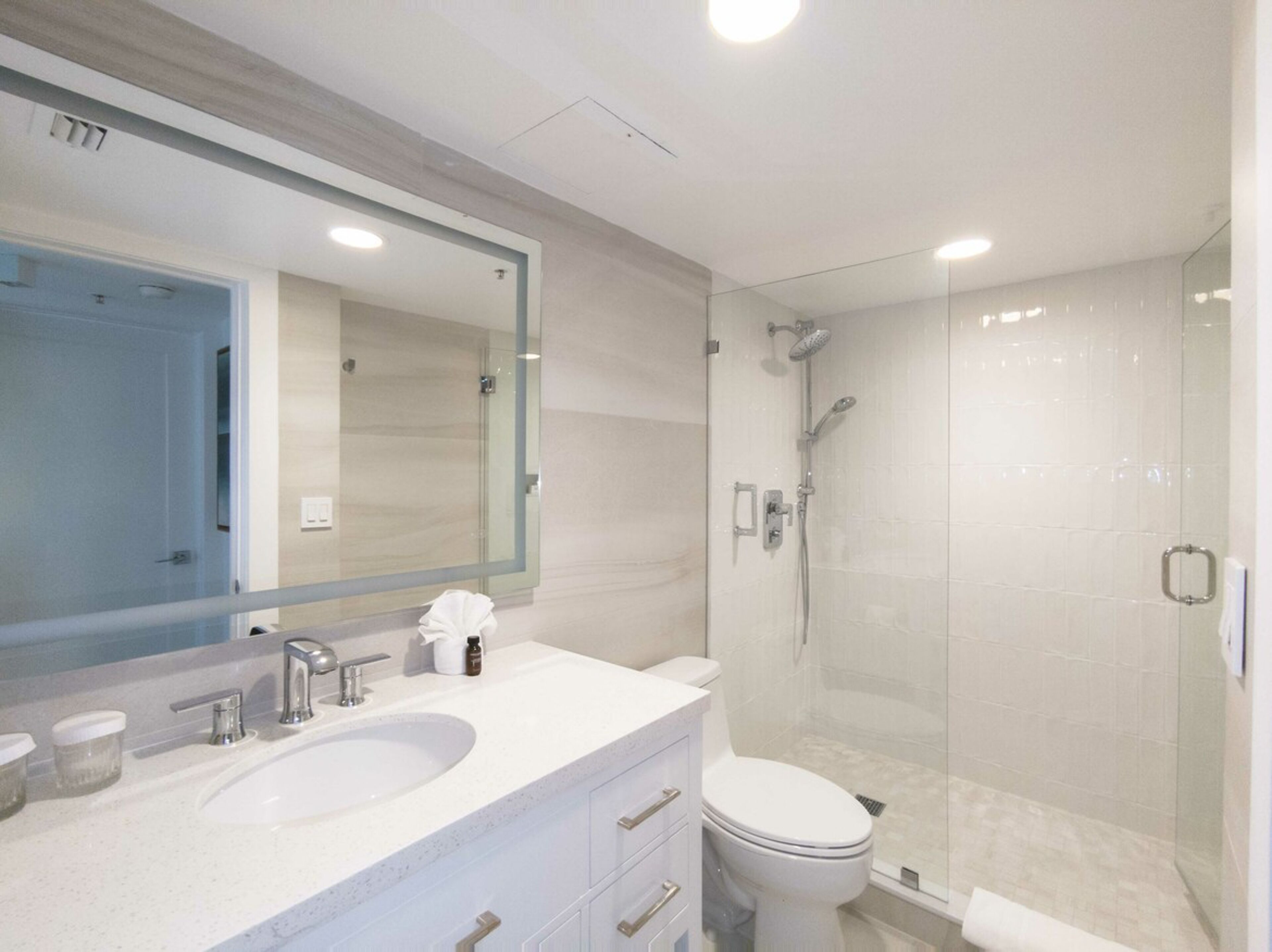 Shower, free toiletries, hair dryer, bathrobes
