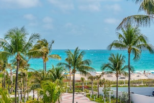 Vista para praia/oceano