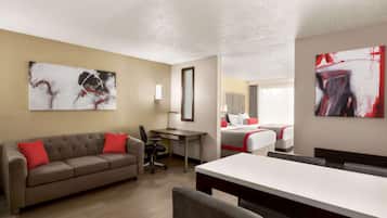 Suite estudio, 2 camas matrimoniales, con acceso para personas discapacitadas (Mobility Accessible) | Ropa de cama de alta calidad y caja de seguridad en la habitación