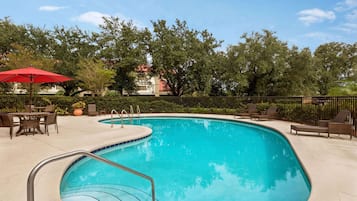 Outdoor pool, pool umbrellas, sun loungers