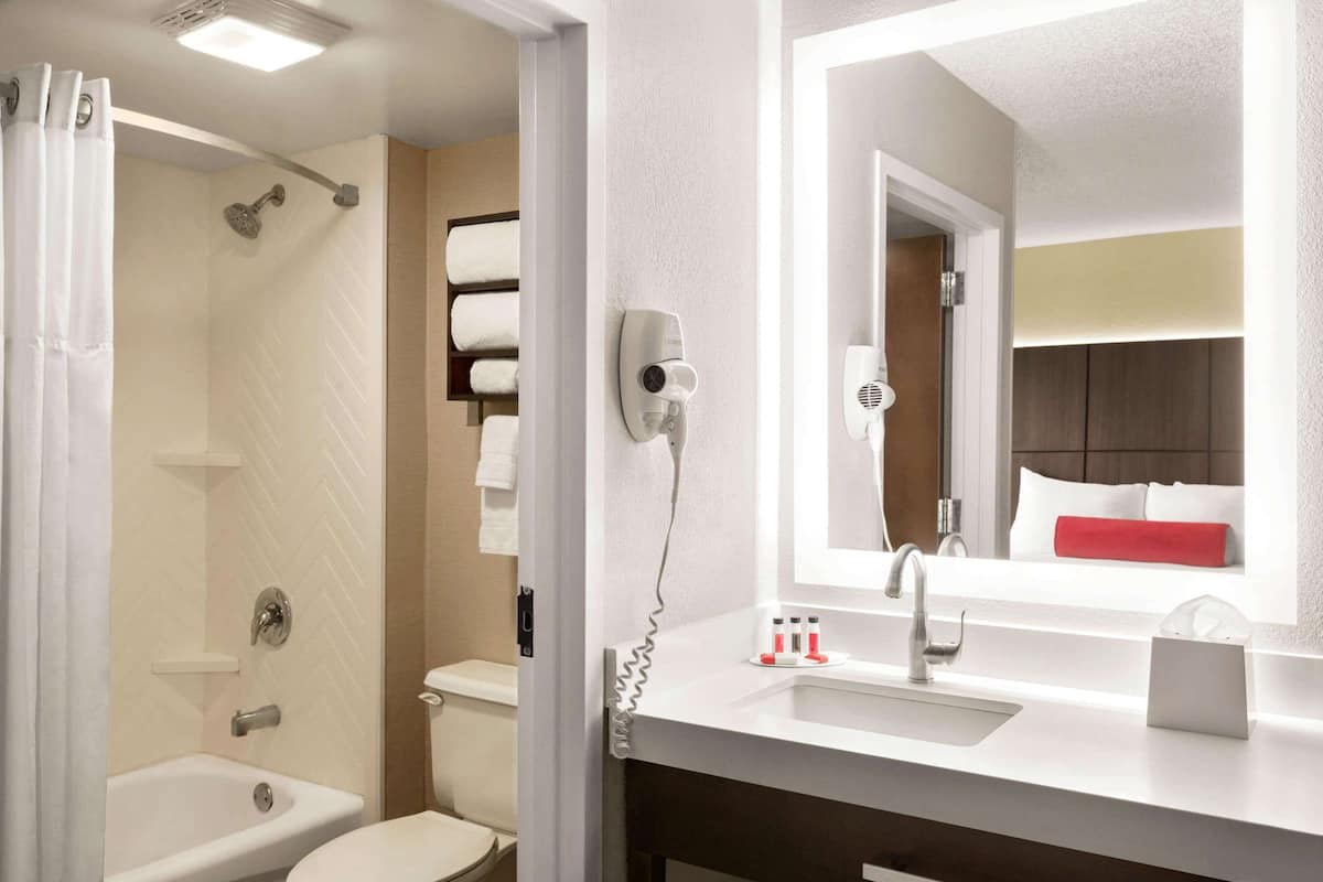 combined shower/bathtub, eco-friendly toiletries, hair dryer, towels