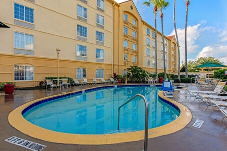 La Quinta Inn Suites by Wyndham Orlando Airport North - Image 29
