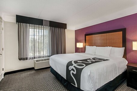 La Quinta Inn Suites by Wyndham Orlando Airport North - Image 60