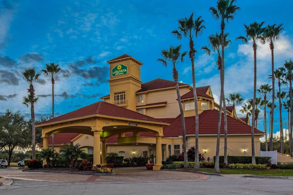 La Quinta Inn & Suites by Wyndham Orlando Airport