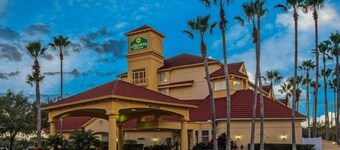 La Quinta Inn & Suites by Wyndham Orlando Airport