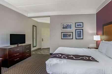 La Quinta Inn Suites by Wyndham Orlando Airport North - Image 73