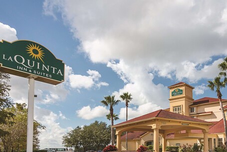 La Quinta Inn Suites by Wyndham Orlando Airport North - Image 47