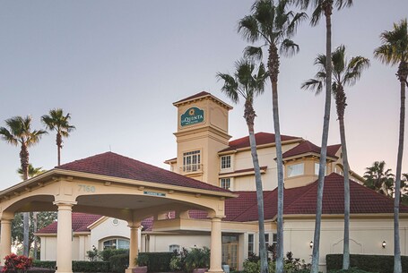 La Quinta Inn Suites by Wyndham Orlando Airport North - Image 20