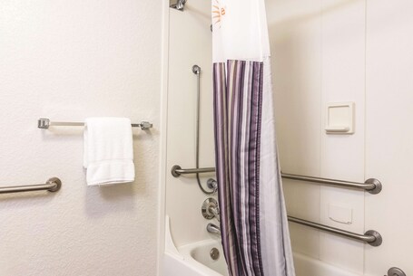 La Quinta Inn Suites by Wyndham Orlando Airport North - Image 38