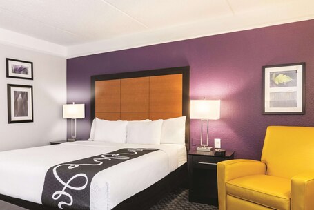 La Quinta Inn Suites by Wyndham Orlando Airport North - Image 24
