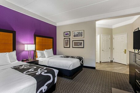 La Quinta Inn Suites by Wyndham Orlando Airport North - Image 74