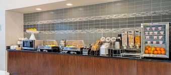 La Quinta Inn & Suites by Wyndham Orlando Airport North