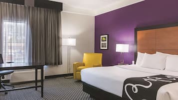 Habitación, 1 cama de matrimonio grande, no fumadores | Ropa de cama de alta calidad, escritorio, tabla de planchar con plancha